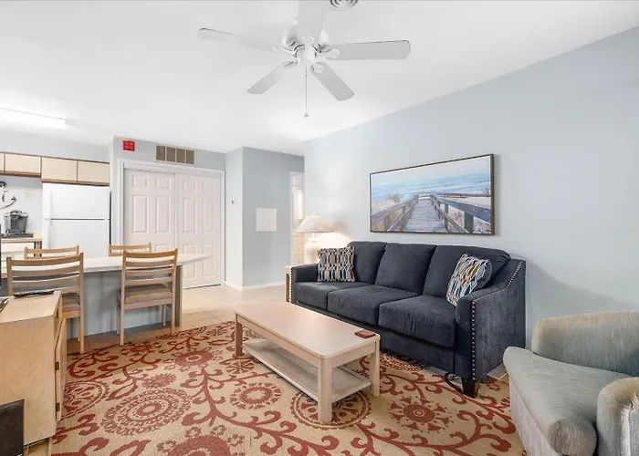 First Floor 2 Bedroom With Private Courtyard & Outdoor Pool! *