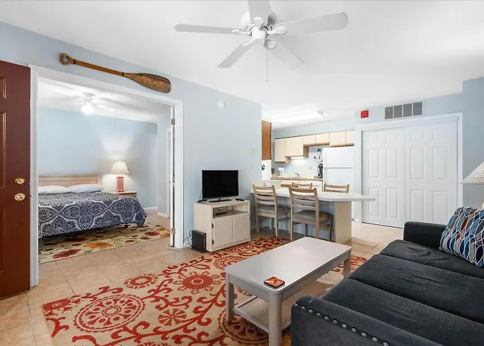 Ferienhaus First Floor 2 Bedroom With Private Courtyard & Outdoor Pool!