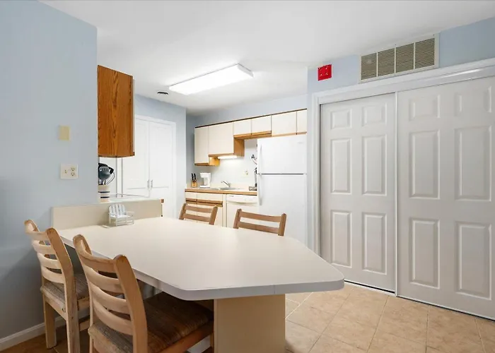 First Floor 2 Bedroom With Private Courtyard & Outdoor Pool! Ferienhaus Ocean Stadt