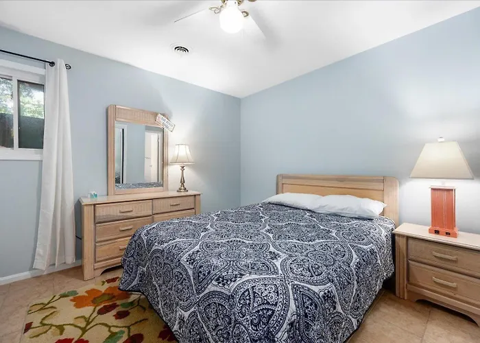 First Floor 2 Bedroom With Private Courtyard & Outdoor Pool! *