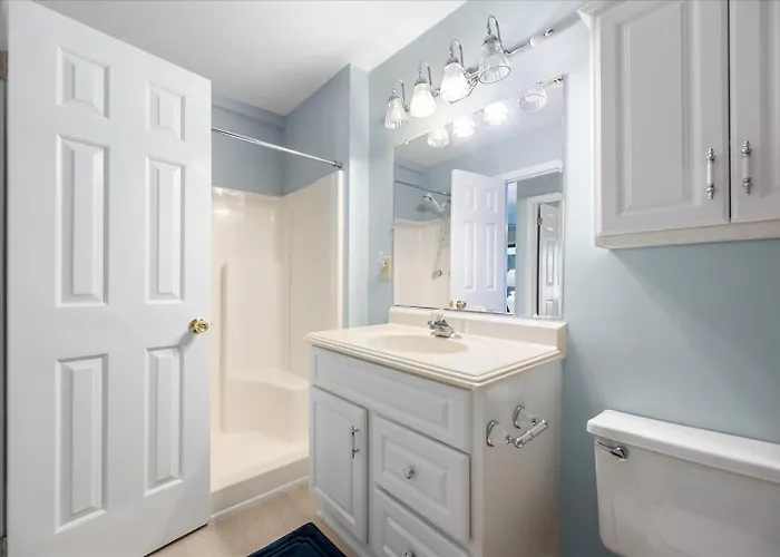 First Floor 2 Bedroom With Private Courtyard & Outdoor Pool! * Ocean Stadt