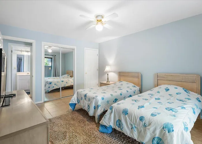 First Floor 2 Bedroom With Private Courtyard & Outdoor Pool!