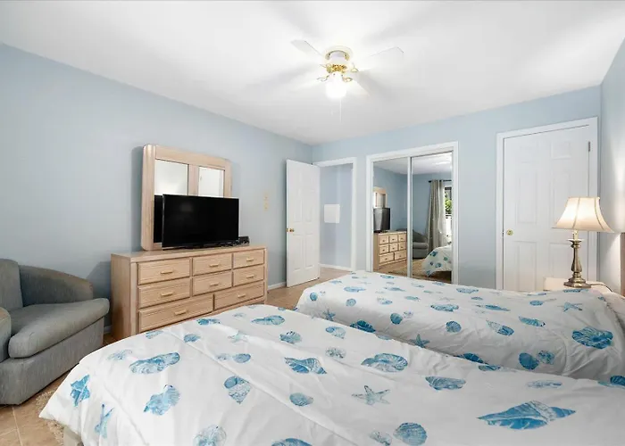First Floor 2 Bedroom With Private Courtyard & Outdoor Pool!