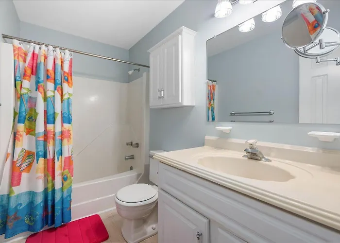First Floor 2 Bedroom With Private Courtyard & Outdoor Pool! Ferienhaus *