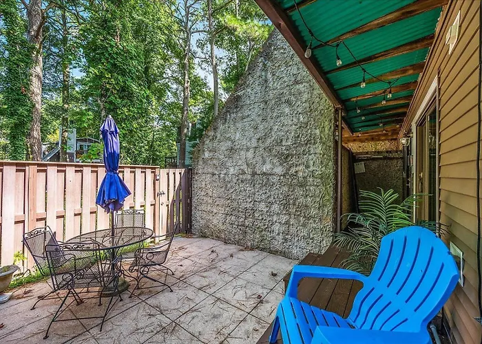 First Floor 2 Bedroom With Private Courtyard & Outdoor Pool!