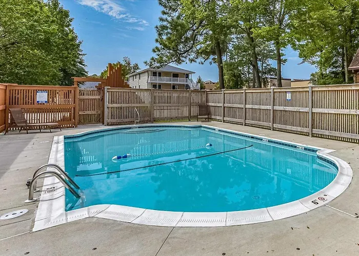 First Floor 2 Bedroom With Private Courtyard & Outdoor Pool! Ferienhaus *